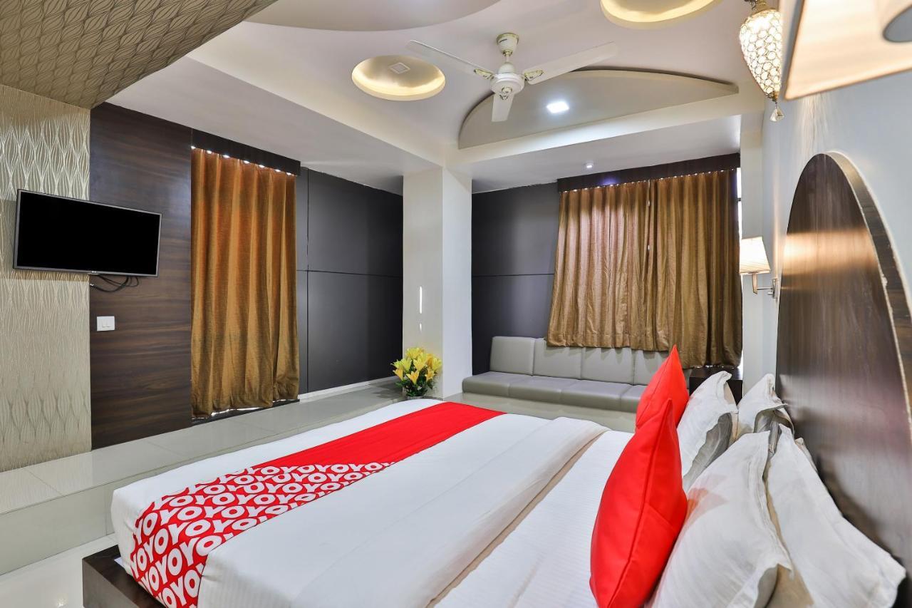 Collection O 7557 Hotel Shiv Kunj Exotica Naroda Exterior photo