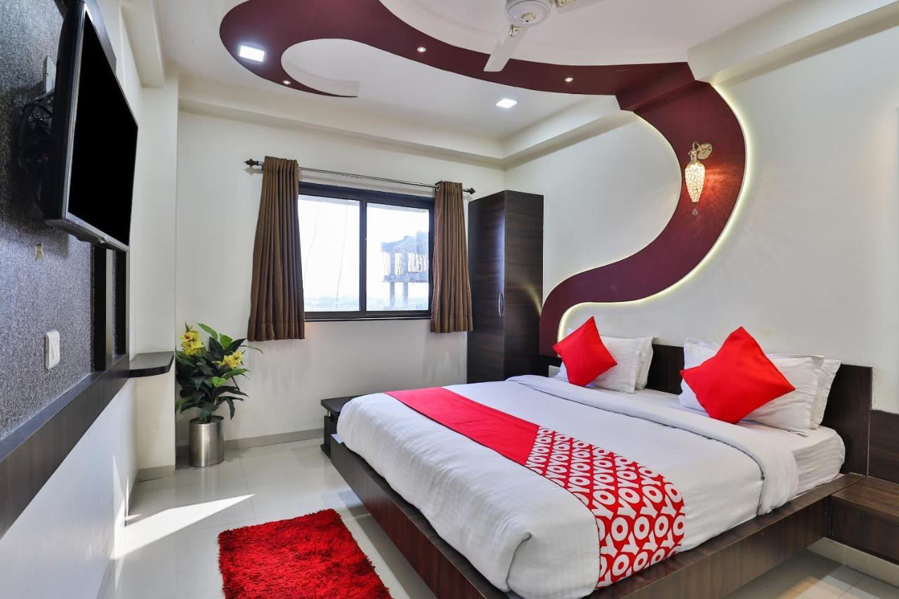 Collection O 7557 Hotel Shiv Kunj Exotica Naroda Exterior photo